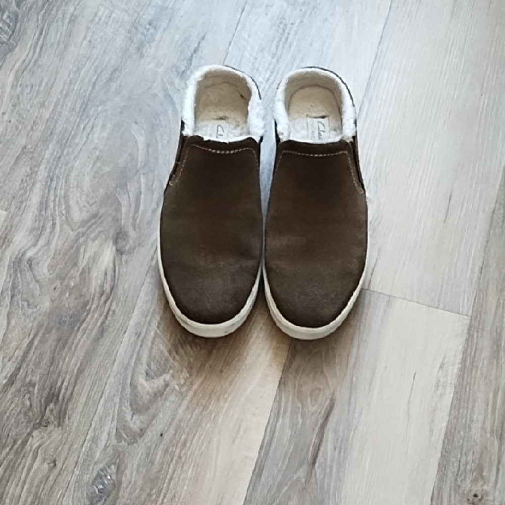 Clarks Women's Olive Green Slip-On Flats